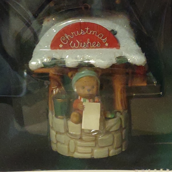 Carlton Heirloom Collection CHRISTMAS WISHES Bear Wishing Well Ornament - Picture 3 of 4
